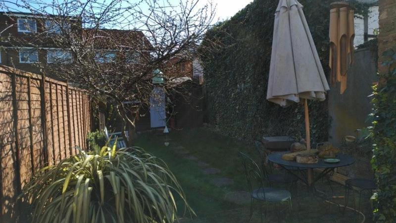 Cosy London Double Room Near Wimbledon Экстерьер фото