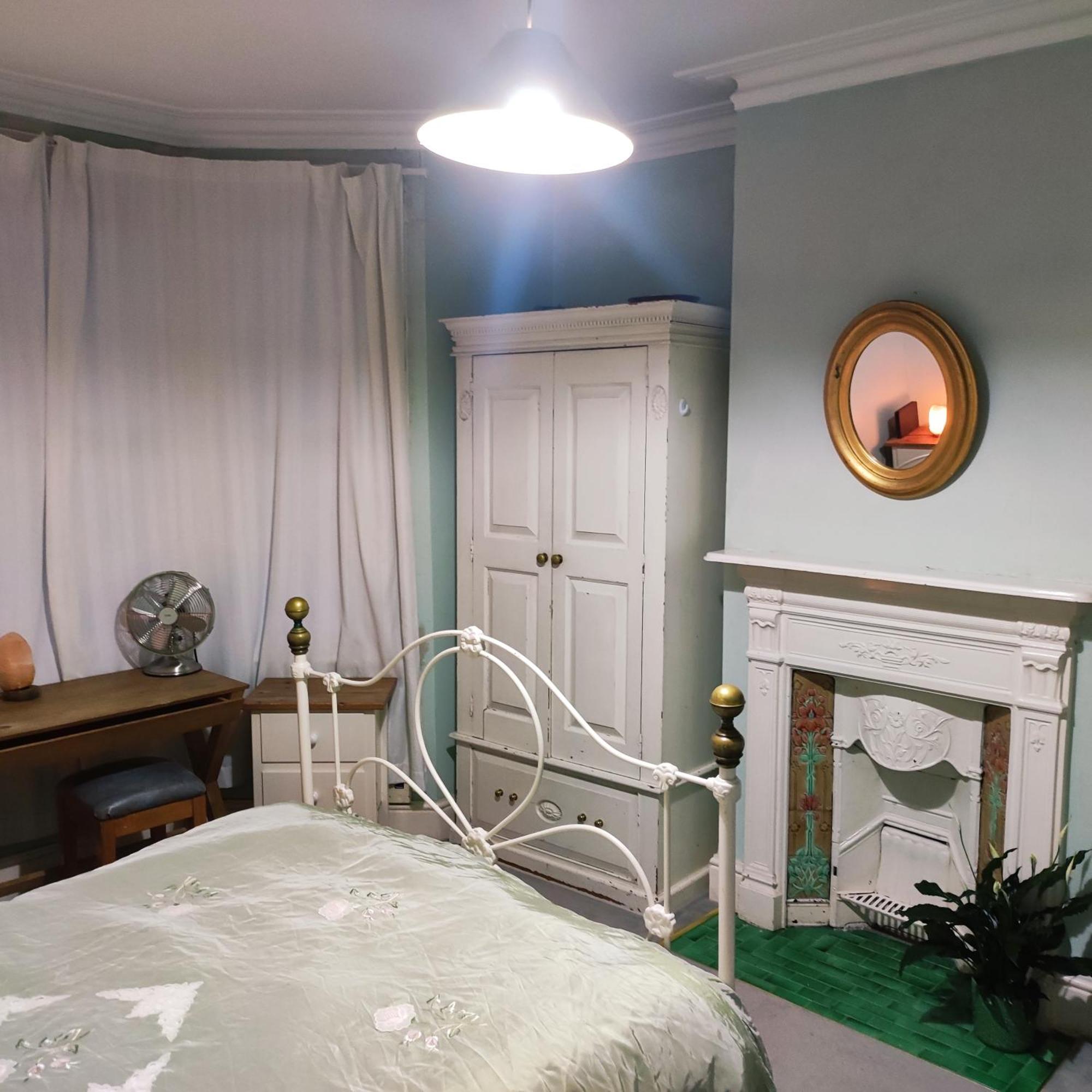 Cosy London Double Room Near Wimbledon Экстерьер фото
